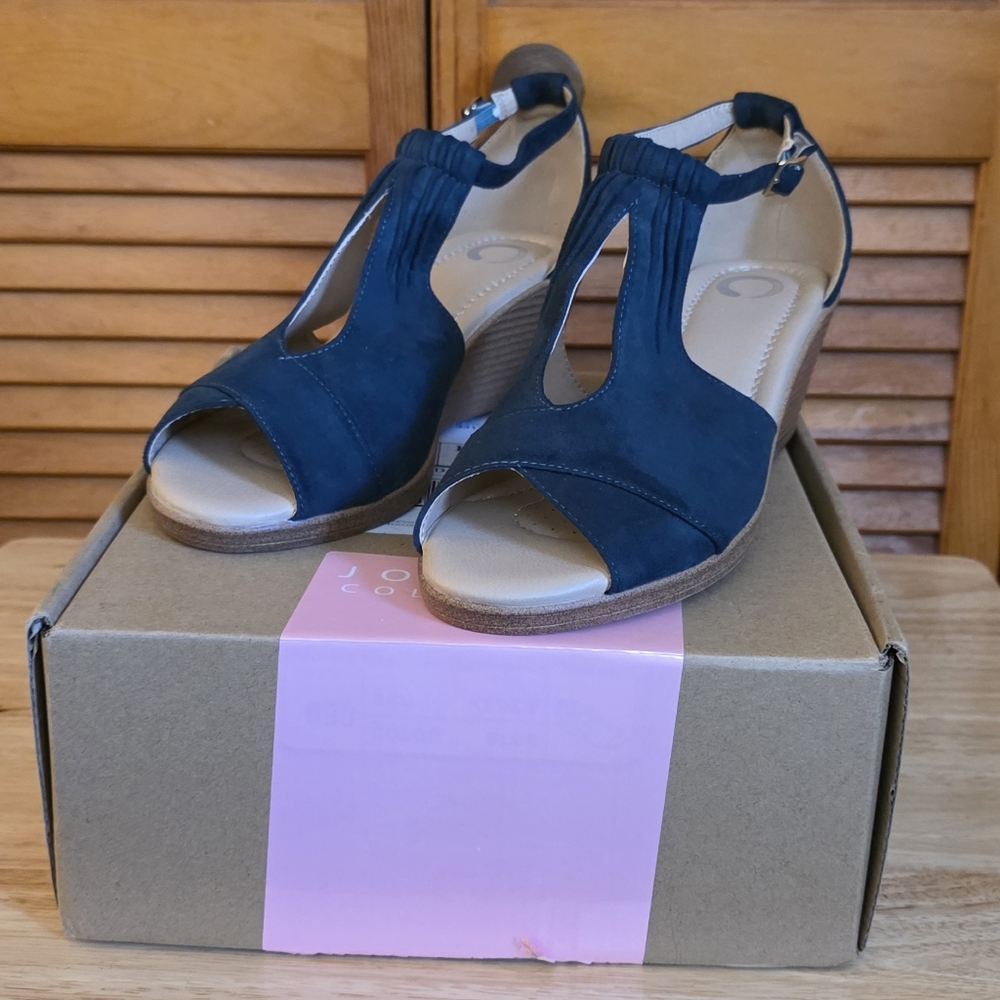 NWT Journee Women's Kedzie Peep Toe  Wedge Sandals Size 9